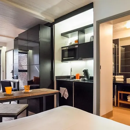 Palais Rinour - Cosy Close To Stations - Welkeys Apartment *