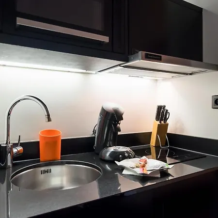 Palais Rinour - Cosy Close To Stations - Welkeys Apartment *