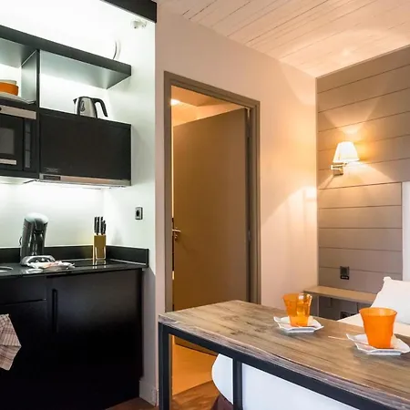 Apartment Palais Rinour - Cosy Close To Stations - Welkeys *