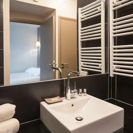 Apartment Palais Rinour - Cosy Close To Stations - Welkeys