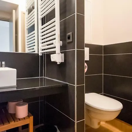 Palais Rinour - Cosy Close To Stations - Welkeys Apartment