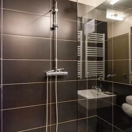 Apartment Palais Rinour - Cosy Close To Stations - Welkeys