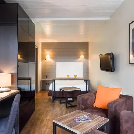 Apartment Palais Rinour - Cosy Close To Stations - Welkeys *